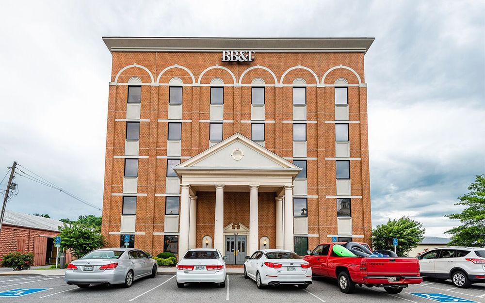 BB&T Plaza: 100 E Main St, Sevierville, TN 37862